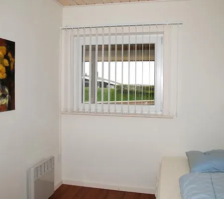 Dom wakacyjny Three-bedroom Holiday In 11