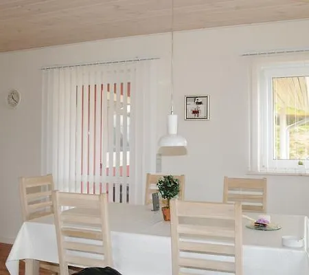 Three-bedroom Holiday In 11