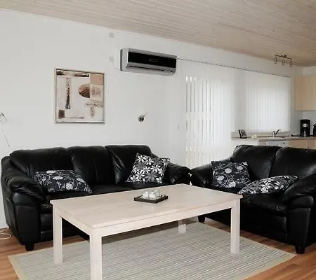 Holiday home Three-bedroom Holiday In 11 Hejls